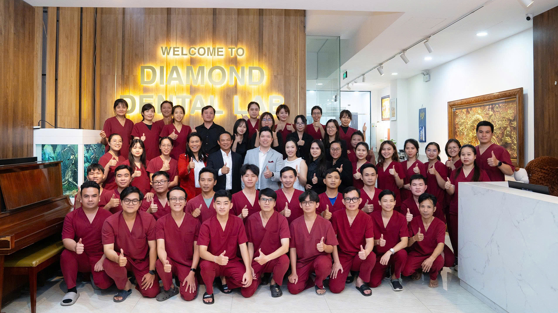 Tập thể đội ngũ Diamond Dental Group