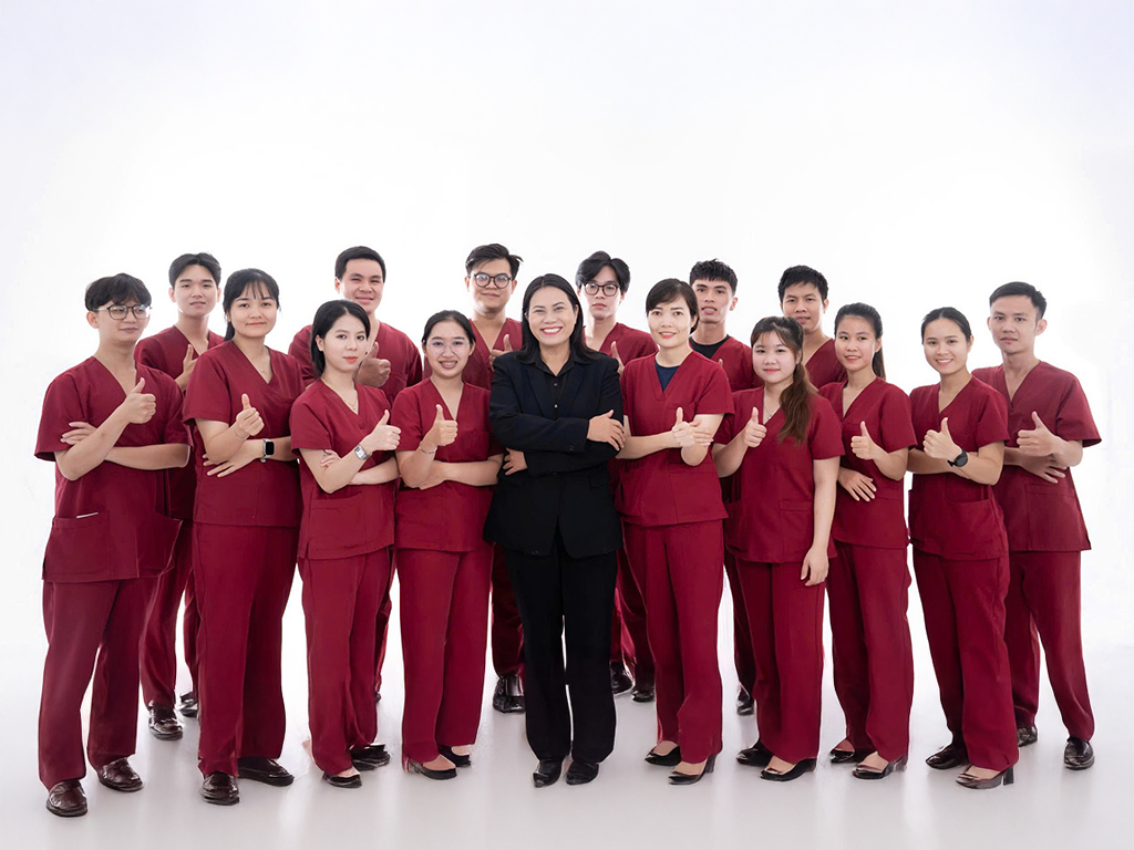 Khâu đắp sứ Diamond Dental Group