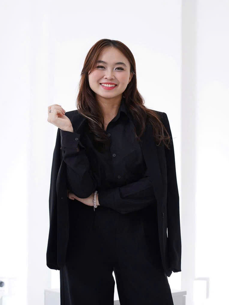 Bộ phận quản lý khách hàng Diamond Dental Group